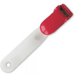 Bretel-clip-badgehouder-voor-pasjes-frosted-rood_voor_ppc